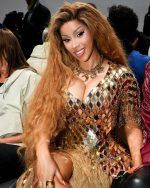 Cardi B promociona una nueva canción con un bikini con la bandera dominicana