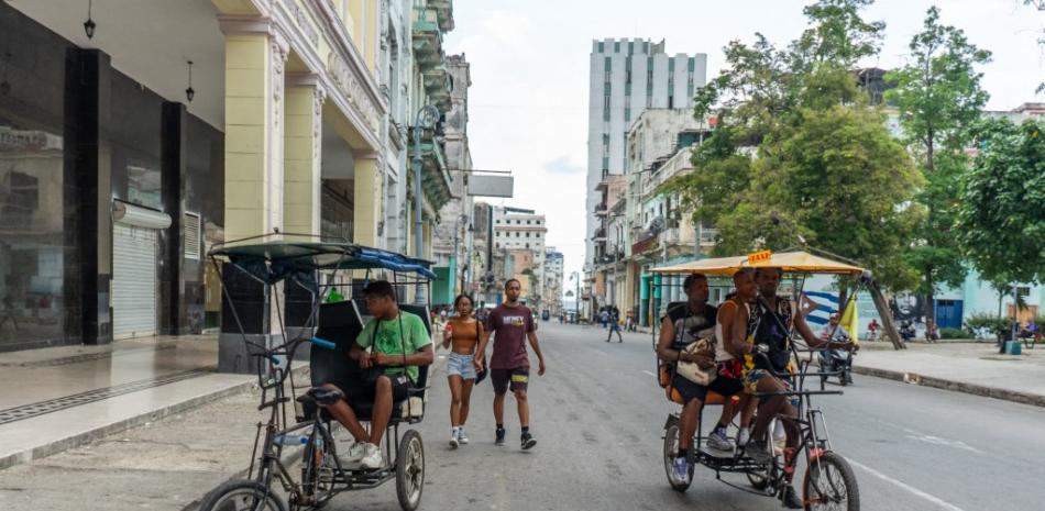 Cuba abre al sector privado las gasolineras, farmacias y geriátricos