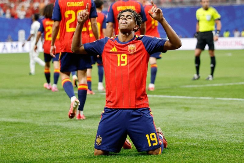Lamine Yamal cumple sueño y jugará final contra Messi casi 19 años después de icónica foto