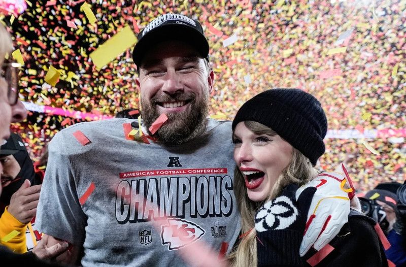 Taylor Swift y Travis Kelce se casan en “boda real” con presencia de estrellas del espectáculo Taylor Swift y Travis Kelce se casan en “boda real” con presencia de estrellas del espectáculo