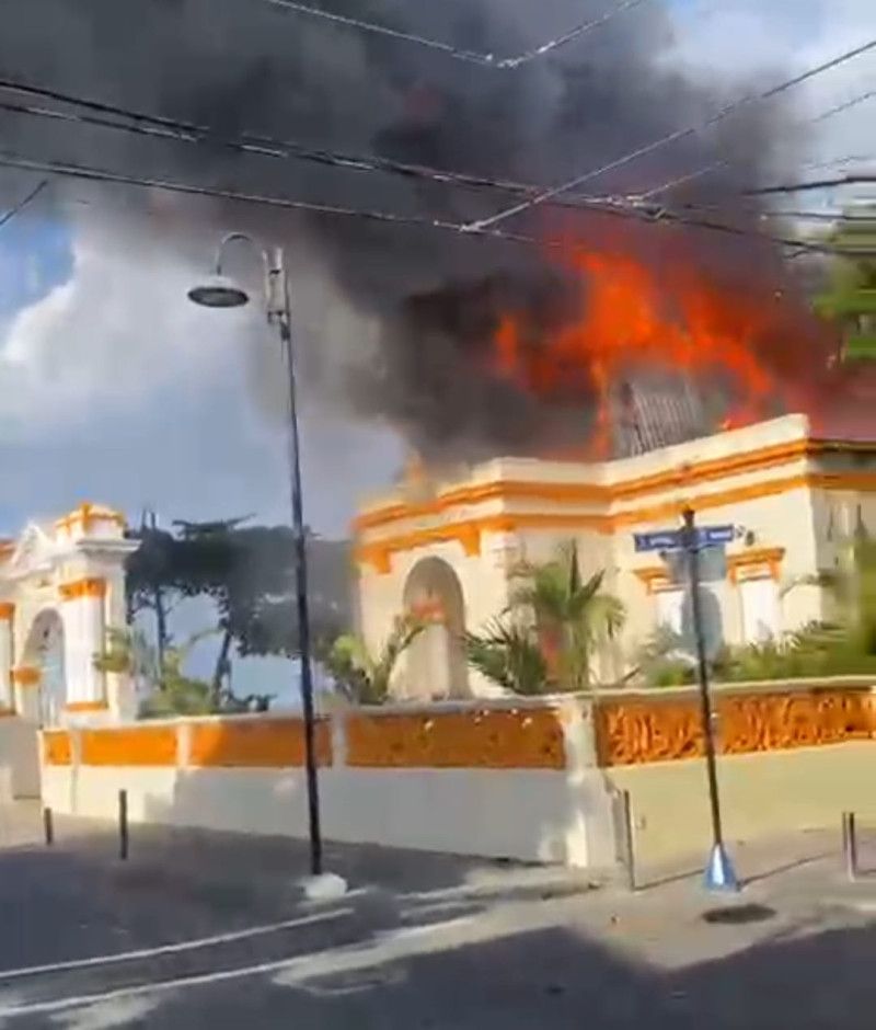 Se incendia emblemática Logia Restauración número 11 en el centro histórico de Puerto Plata