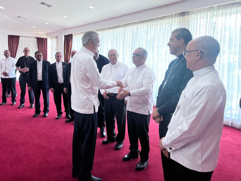 Abinader visita obispos dominicanos Abinader visita obispos dominicanos