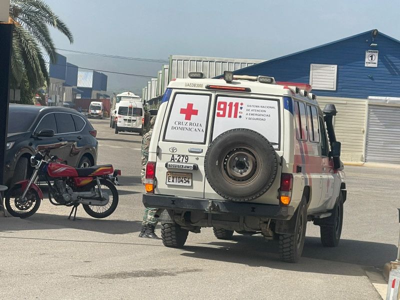 Incendio destruye nave de zona franca en Navarrete, un bombero resulta afectado