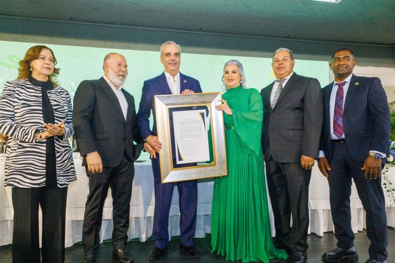 Abinader destaca apoyo al comercio y anuncia nuevas obras para responder al crecimiento de Santiago