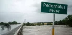 Fuertes tormentas causan inundaciones en Texas y el rescate de decenas de personas