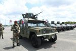 Abinader entrega nuevos vehículos a las fuerzas armadas; resalta seguridad fronteriza del país