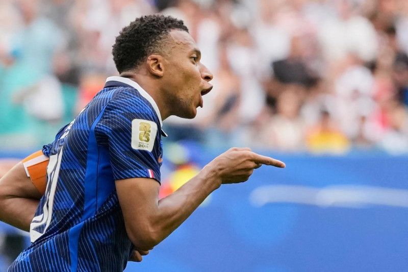 Mbappé deja atrás a Messi: máximo goleador del Mundial (10) y de todas las copas (22) Mbappé deja atrás a Messi: máximo goleador del Mundial (10) y de todas las copas (22)