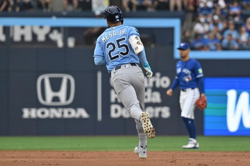 Los Rays conectaron 3 jonrones y Nick Martínez domina Azulejos