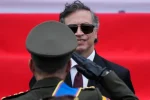 Petro despide su gobierno mientras rechazan a Espriella