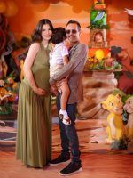 Marc Anthony y Nadia Ferreira dan la bienvenida a su hija Myla