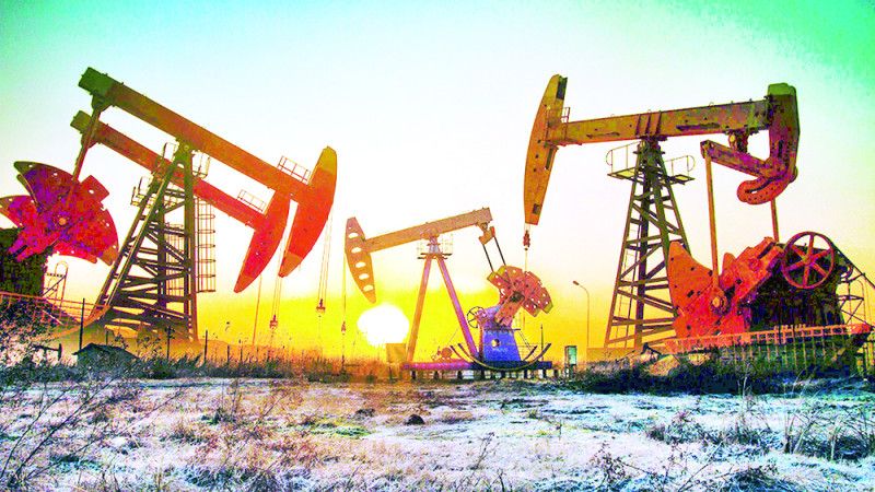 El barril de Brent alcanza los 100 dólares con la extensión del conflicto al mar Rojo