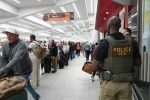 ICE aumenta operativos en aeropuertos de EE.UU.