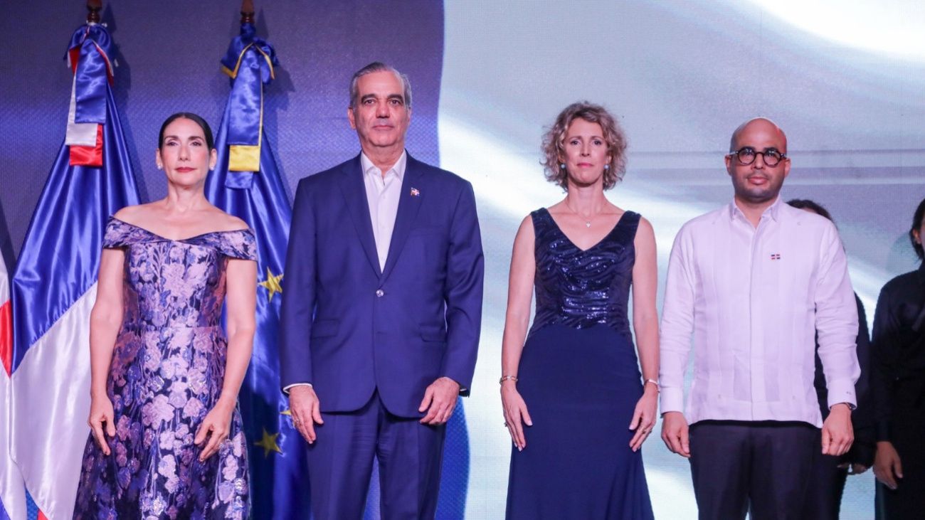 Abinader y primera dama participan en la celebración de la Fiesta Nacional de Francia