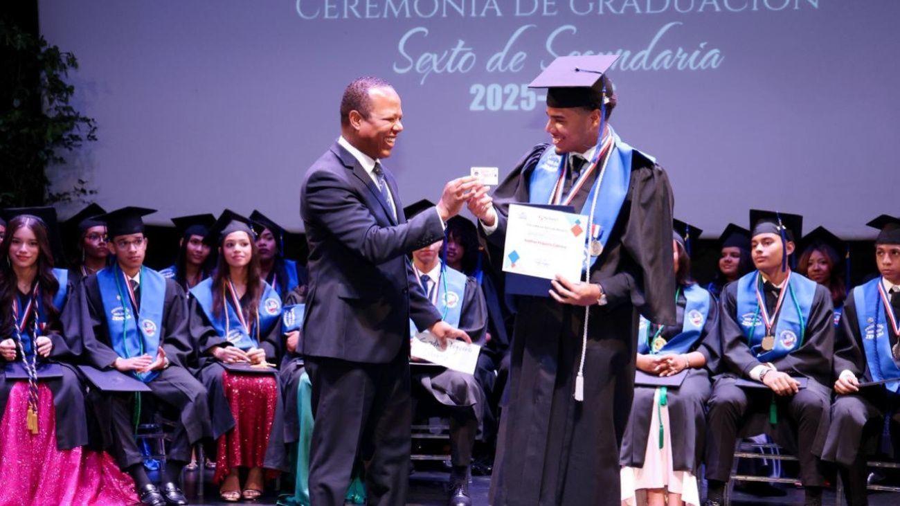 Intrant entrega carnets de aprendizaje a primeros 58 bachilleres