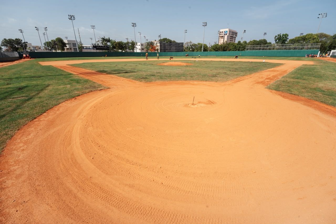 Entregan estadio de béisbol remodelado del Centro Olímpico