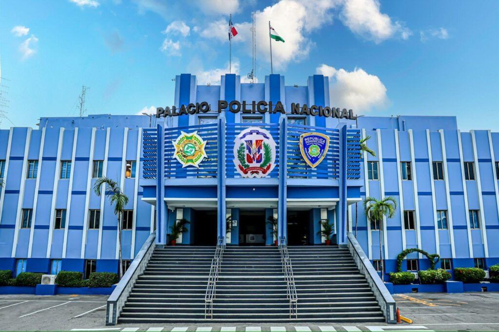 Policía apresa a tres presuntos delincuentes y recupera objetos robados en Puerto Plata