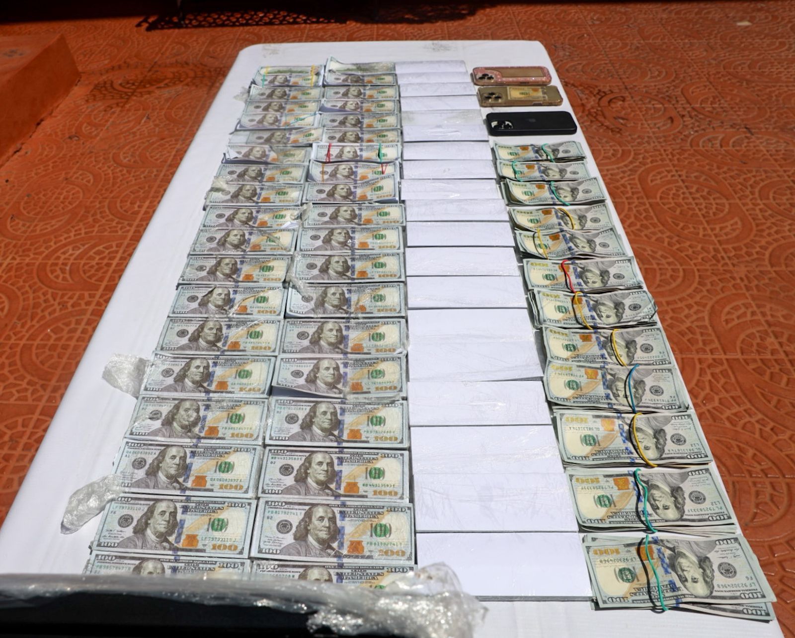 Policía captura a tres colombianos acusados de estafa con falsas ofertas de inversión