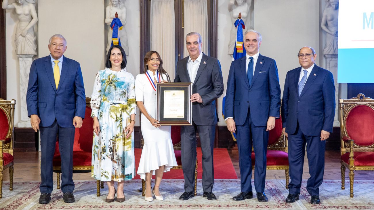 Presidente Abinader entrega Medalla al Mérito Magisterial 2026 Presidente Abinader entrega Medalla al Mérito Magisterial 2026