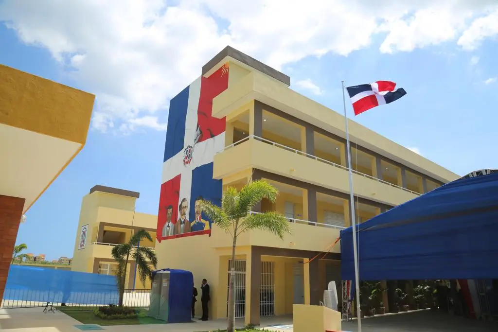 Gobierno ejecuta reforzamiento estructural en puentes, escuelas y obras públicas Gobierno ejecuta reforzamiento estructural en puentes, escuelas y obras públicas