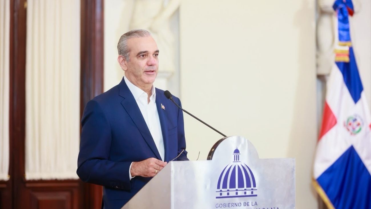 Abinader aboga por la libre competencia en telecomunicaciones para reducir tarifas y mejorar el servicio