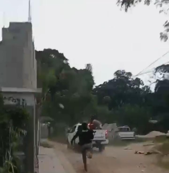 Patrulla de Migración es emboscada en Villa Mella; una agente lesionada