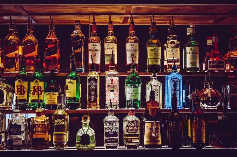 Más legisladores proponen limitar venta de alcohol Más legisladores proponen limitar venta de alcohol