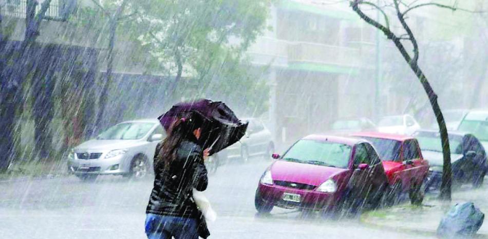Onda tropical y vaguada generaran aguaceros, tronadas y ráfagas de viento