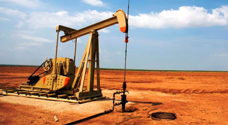 Petróleo de Texas baja a 77,63 dólares impulsado por posible pacto para abrir estrecho de Ormuz