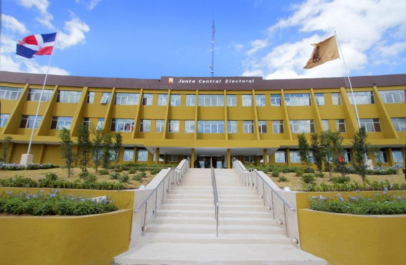 La JCE intima al Centro Económico del Cibao por publicar encuesta antes de la precampaña La JCE intima al Centro Económico del Cibao por publicar encuesta antes de la precampaña