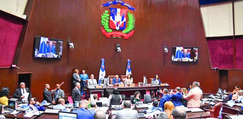 Legisladores del PRM encabezan de nuevo la lista de excusas y ausencias sin recibir sanciones