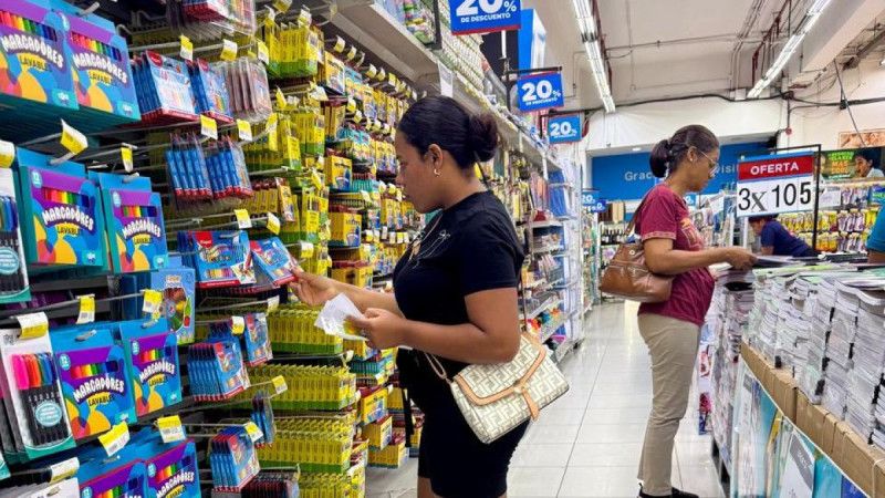 Padres se quejan de alzas en precios de útiles escolares Padres se quejan de alzas en precios de útiles escolares