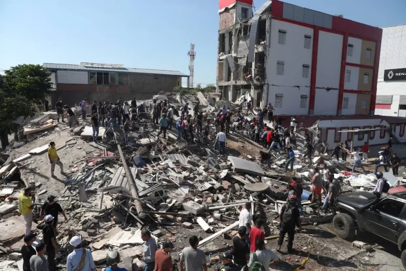 Al menos 51 muertos por terremoto en Colombia Al menos 51 muertos por terremoto en Colombia