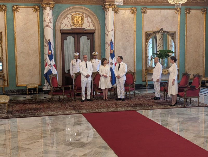 Nueve embajadores presentan credenciales al presidente Luis Abinader