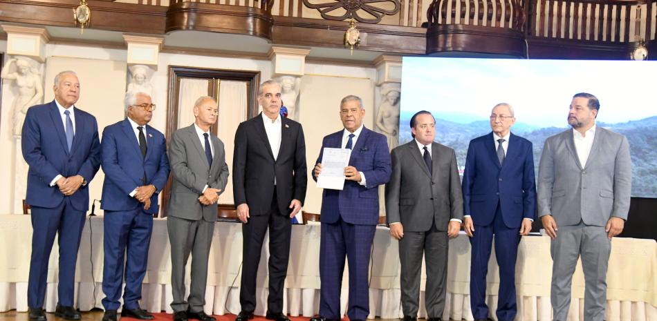 El gobierno formaliza la titulación de dos parques nacionales El gobierno formaliza la titulación de dos parques nacionales