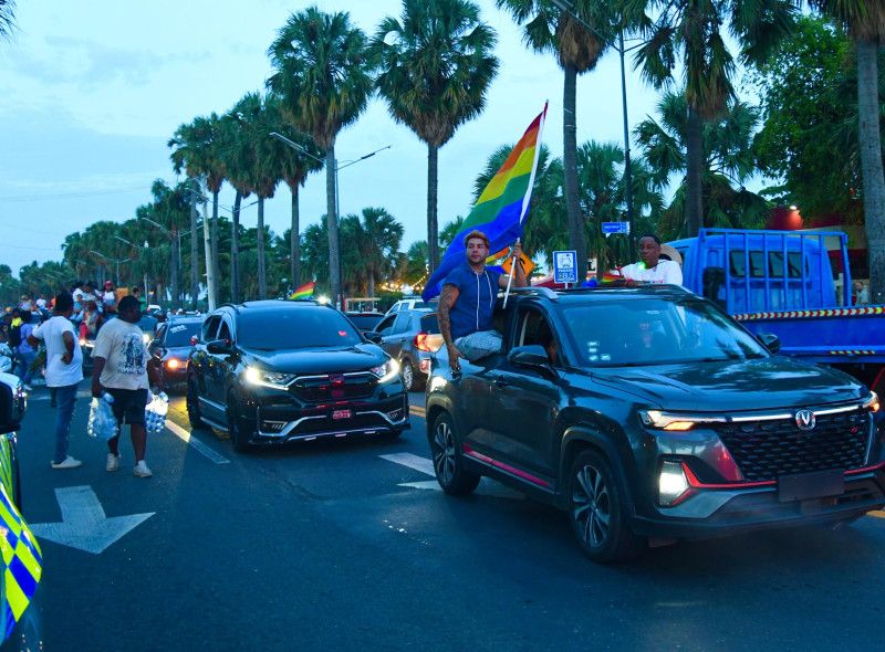Celebran con banderas, bailes y colores la decimonovena Caravana del Orgullo LGBTIQ+