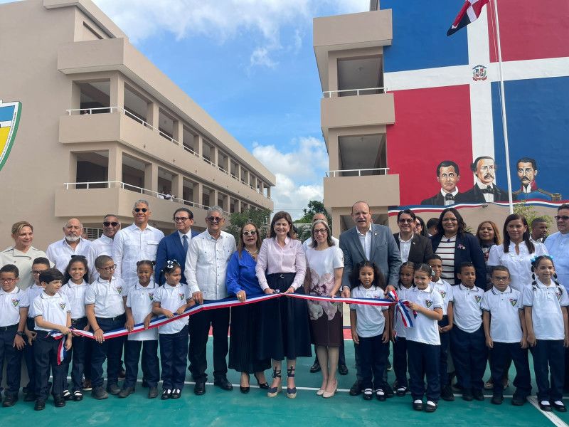 Raquel Peña encabeza inicio del año escolar en Santiago y entrega 24 nuevas aulas