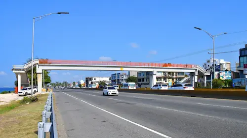 Obras Públicas cerrará parcialmente la autopista Las Américas para desmontar puente peatonal Obras Públicas cerrará parcialmente la autopista Las Américas para desmontar puente peatonal