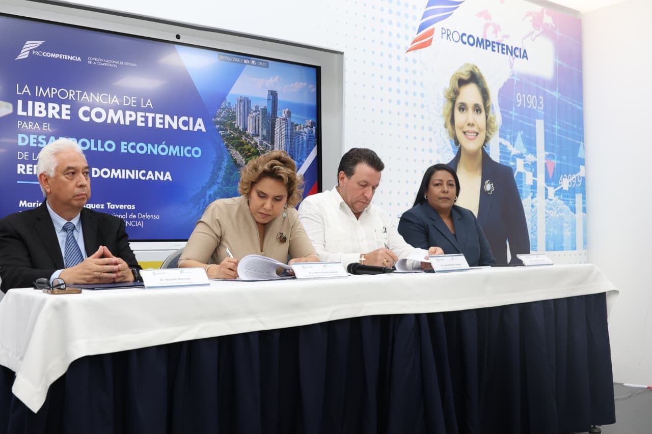 ProCompetencia y Unicaribe firman alianza para promover la cultura de competencia