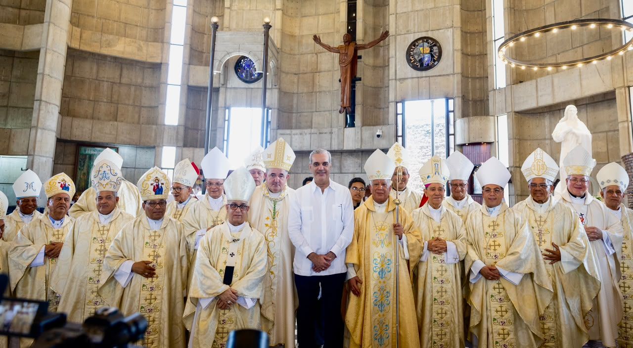 Presidente Abinader asiste a toma de posesión del nuevo obispo de la Diócesis de La Vega Andrés Napoleón Romero Cárdenas Presidente Abinader asiste a toma de posesión del nuevo obispo de la Diócesis de La Vega Andrés Napoleón Romero Cárdenas
