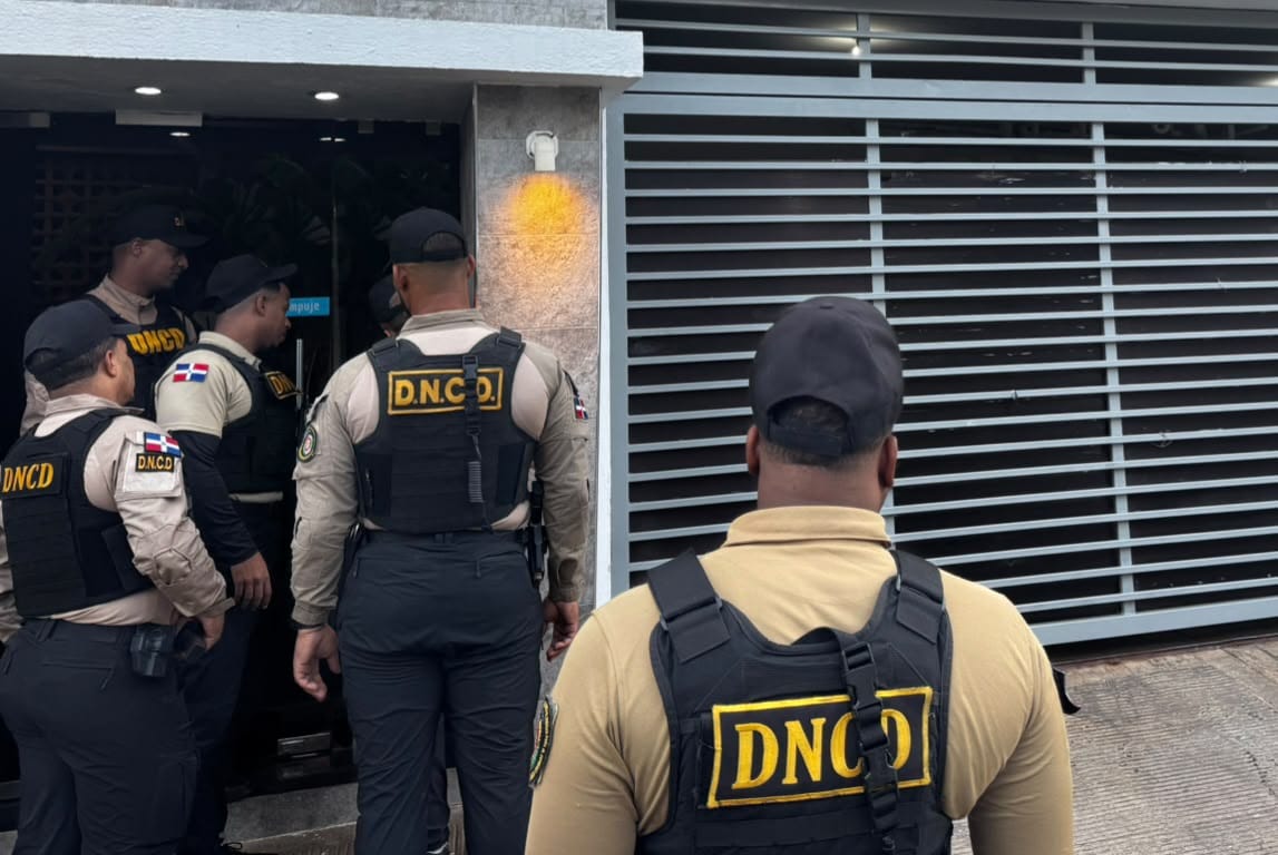 DNCD desmantela centro de drogas en Renacimiento y apresa tres