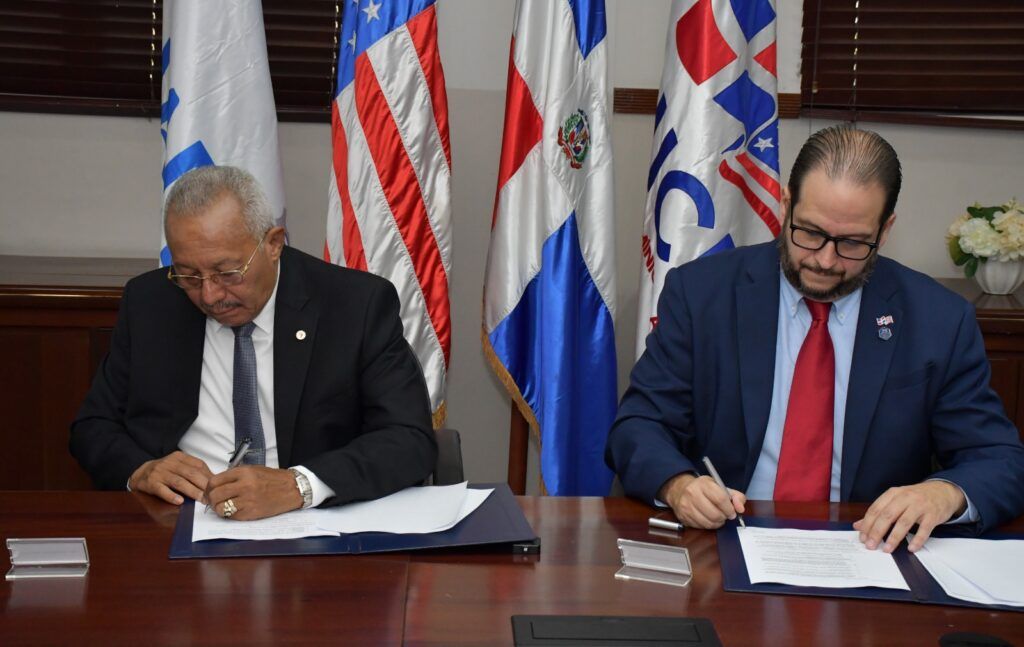 ONAPI y Universidad Domínico Americano firman acuerdo para la apertura de un Centro de Apoyo a la Tecnología e Innovación ONAPI y Universidad Domínico Americano firman acuerdo para la apertura de un Centro de Apoyo a la Tecnología e Innovación