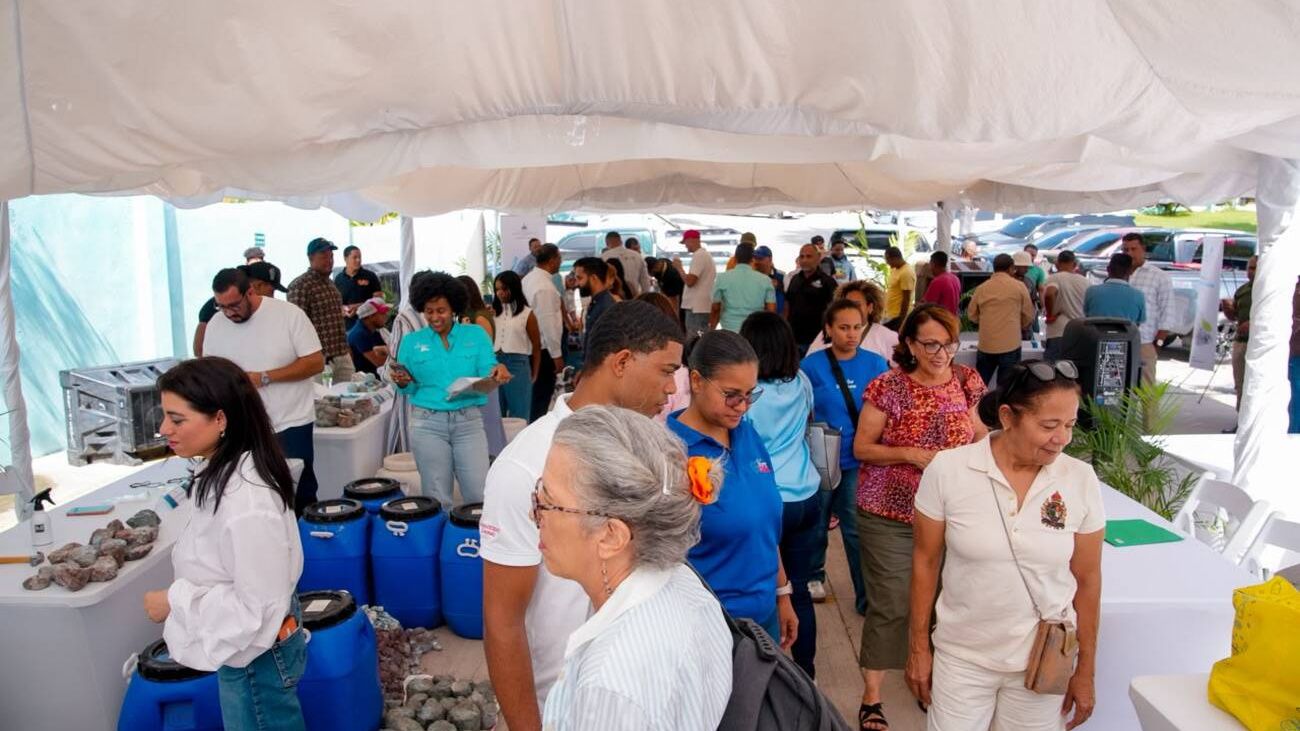 Larimar dominicano fortalece su oferta para el mercado local Larimar dominicano fortalece su oferta para el mercado local