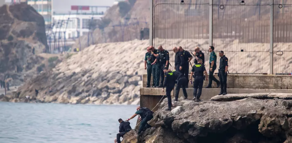 Ceuta llama a la calma, casi un mes después de la entrada masiva de migrantes