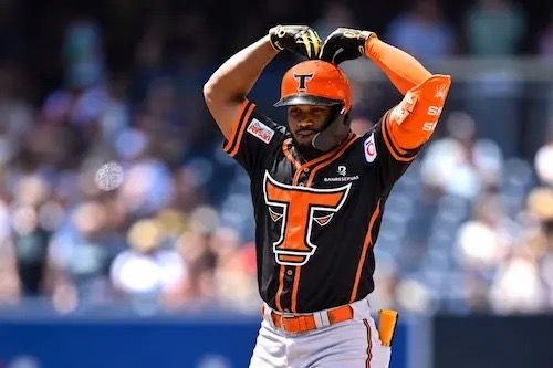Toros adquieren de vuelta a Eguy Rosario en cambio desde los Leones Toros adquieren de vuelta a Eguy Rosario en cambio desde los Leones