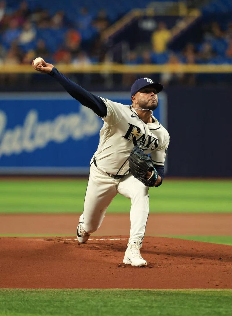 Freddy Peralta lanza en grande y supera a su antiguo equipo de los Mets