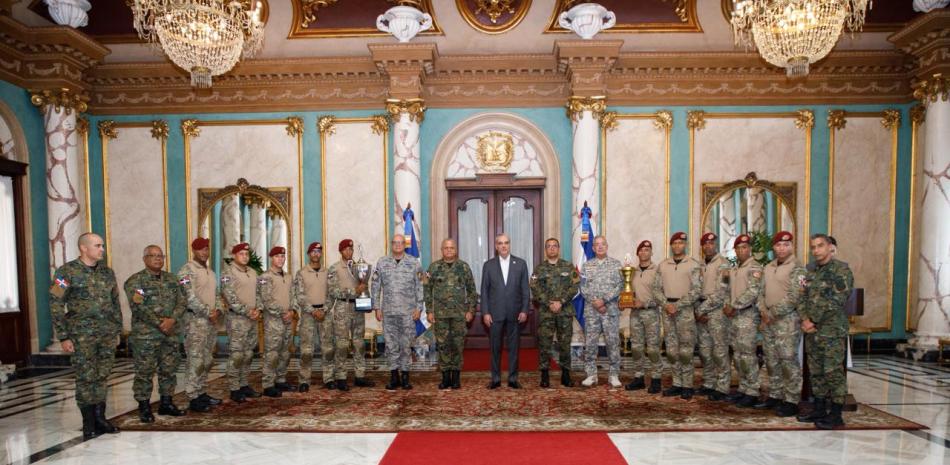 Abinader ascenderá a militares ganaron competencia internacional en Paraguay