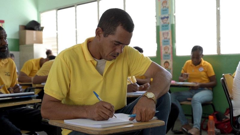 ¿No tienes tiempo en la semana y quieres estudiar? Así es el programa para los sábados y domingo ¿No tienes tiempo en la semana y quieres estudiar? Así es el programa para los sábados y domingo