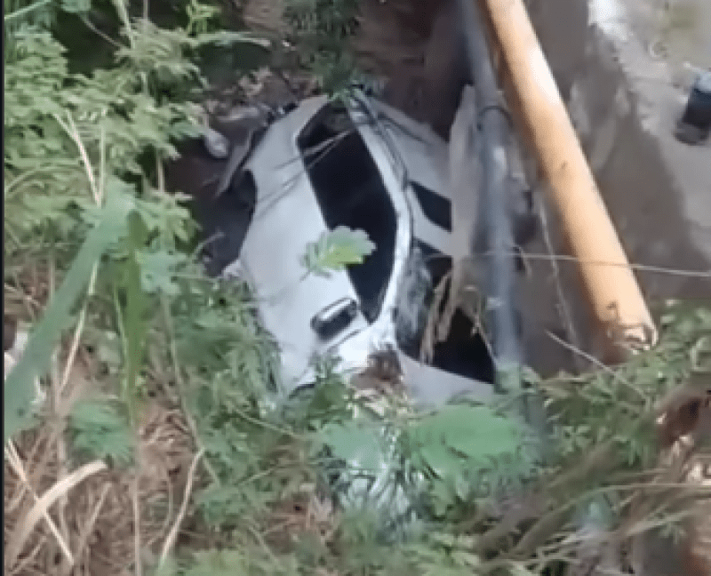 Gobernadora de Dajabón sale ilesa tras caer por un puente luego de accidente de tránsito