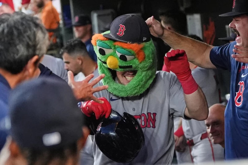 Rutschman jonronea, Bello lanza 5 innings en blanco y Medias Rojas vencen a Angelinos