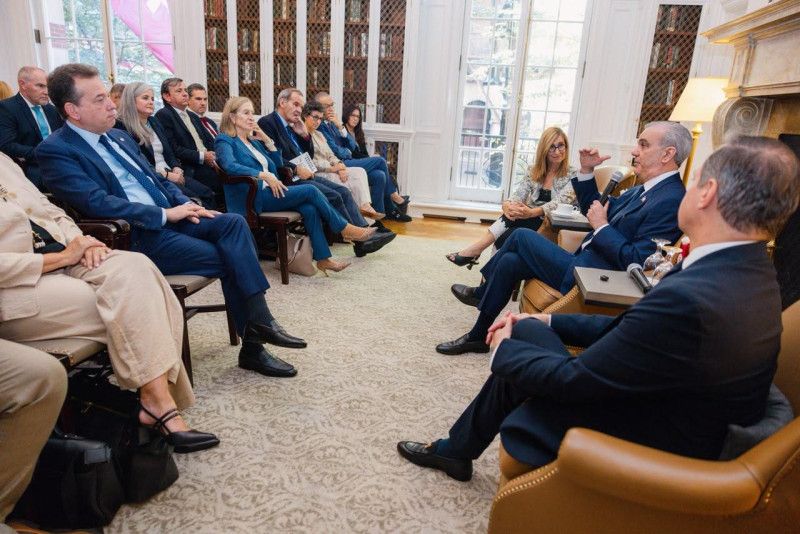 Abinader presenta a RD como destino competitivo para inversiones ante empresarios